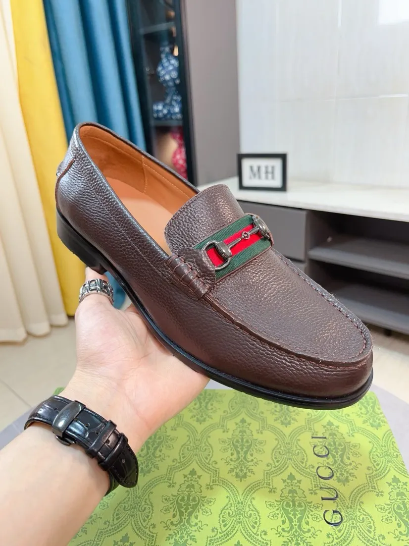 Men's shoes 💰500🌹🌹Niuli [GUCCI Gucci] A new style of formal men's leather shoes is coming~ The original quality upper is made of patent leather imported from Italy, the leather is soft and delicate, comfortable and soft first-layer cowhide lining, rubber wear-resistant outsole, the shoe shape is dignified and domineering, and the luxury charm cannot be concealed! The natural and free nouveau riche leads the trend. Code number: 38-44